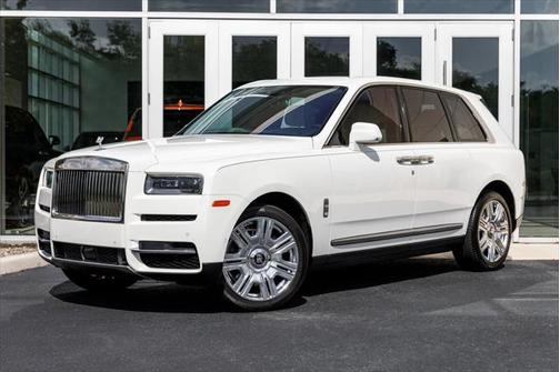 White 2023 Rolls-Royce Cullinan Base