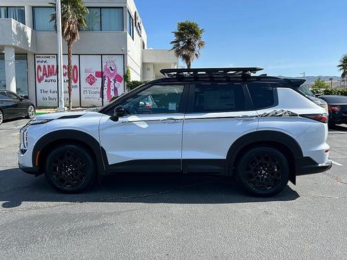 White Diamond With Black Roof 2026 Mitsubishi Outlander Trail Edition S-AWC