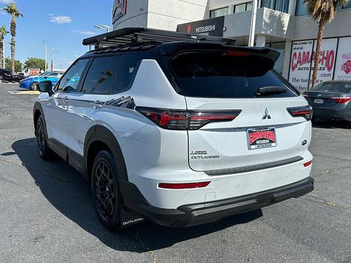 White Diamond With Black Roof 2026 Mitsubishi Outlander Trail Edition S-AWC
