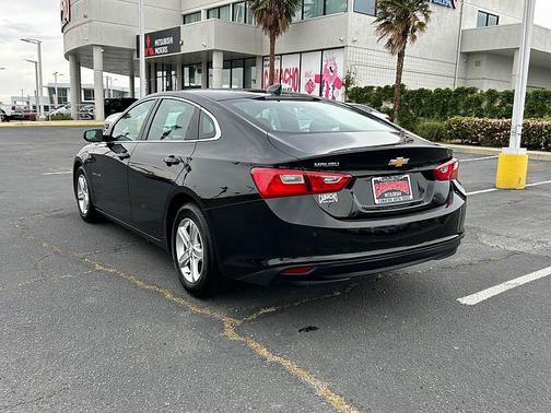 Mosaic Black Metallic 2024 Chevrolet Malibu FWD 1LT