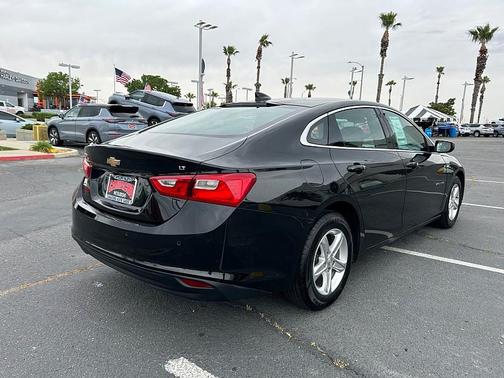 Mosaic Black Metallic 2024 Chevrolet Malibu FWD 1LT