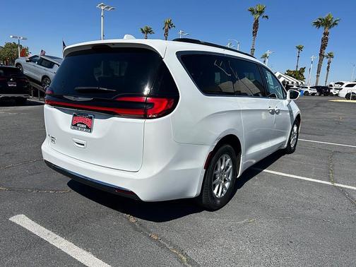 Bright White Clearcoat 2022 Chrysler Pacifica Touring L