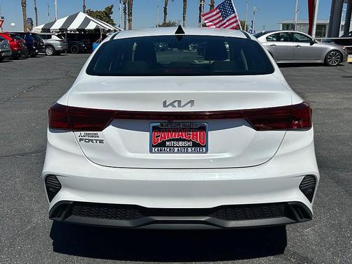Snow White Pearl 2024 Kia Forte LXS