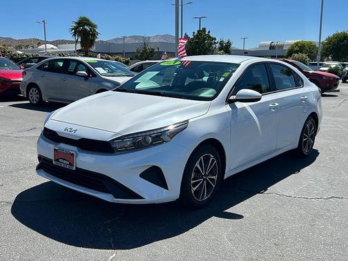 Snow White Pearl 2024 Kia Forte LXS