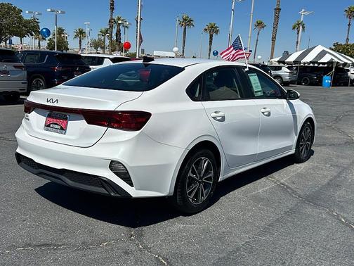 Snow White Pearl 2024 Kia Forte LXS
