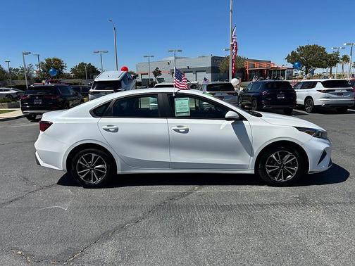 Snow White Pearl 2024 Kia Forte LXS
