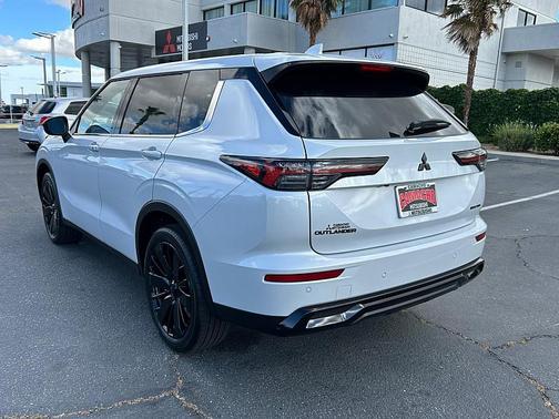 White Diamond 2026 Mitsubishi Outlander LE 1.5T 2WD