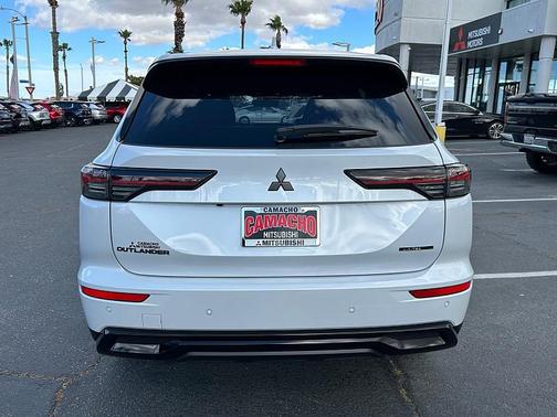 White Diamond 2026 Mitsubishi Outlander LE 1.5T 2WD
