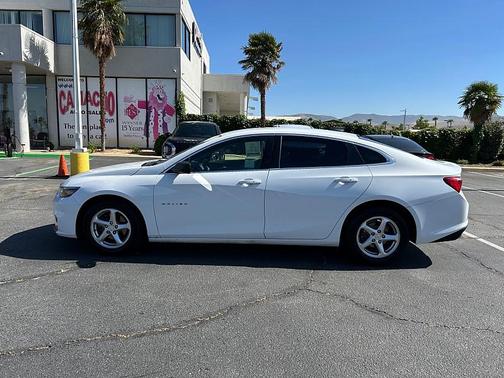 Summit White 2018 Chevrolet Malibu 1LS