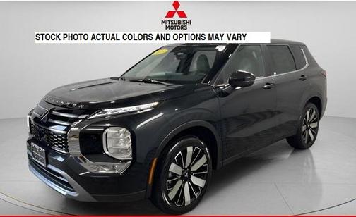 BLACK 2025 Mitsubishi Outlander SE 2.5 2WD