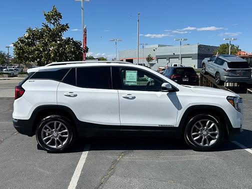 Brilliant Silver Metallic 2024 Nissan Rogue SV