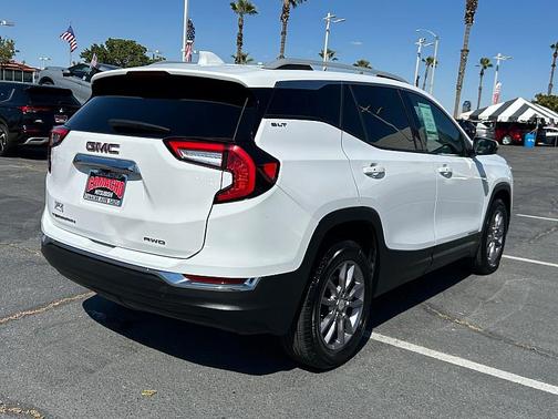 Brilliant Silver Metallic 2024 Nissan Rogue SV