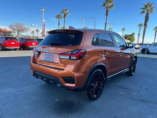 Sunshine Orange Metallic 2026 Mitsubishi Outlander Sport 2.0 LE