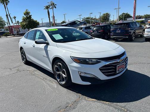 Summit White 2024 Chevrolet Malibu FWD 1LT