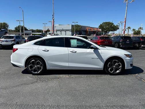 Summit White 2024 Chevrolet Malibu FWD 1LT
