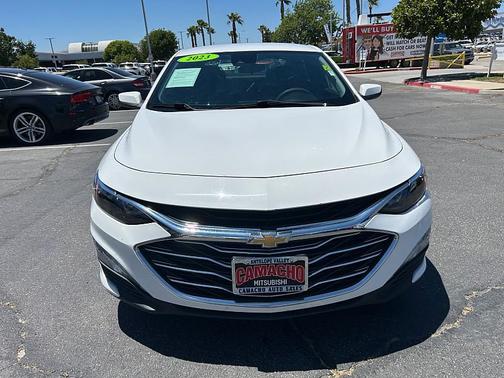 Summit White 2023 Chevrolet Malibu FWD 1LT