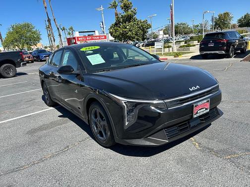 Aurora Black Pearl 2025 Kia K4 LXS