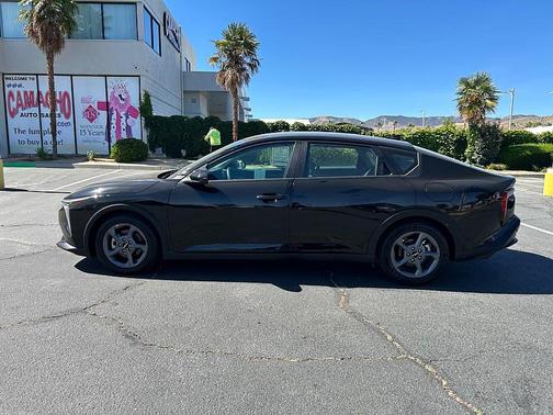 Aurora Black Pearl 2025 Kia K4 LXS