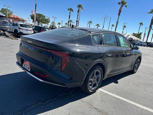 Aurora Black Pearl 2025 Kia K4 LXS