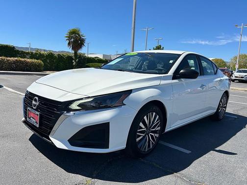 Glacier White 2025 Nissan Altima SV FWD