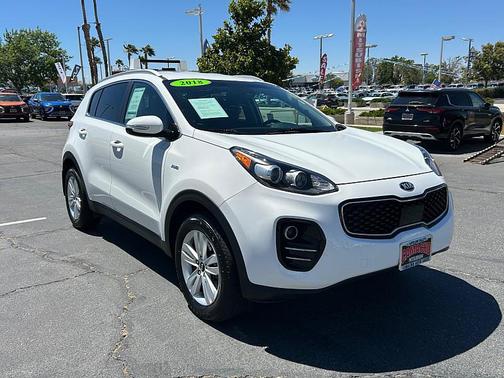 Clear White 2018 Kia Sportage LX