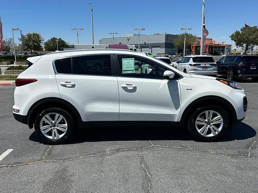 Clear White 2018 Kia Sportage LX