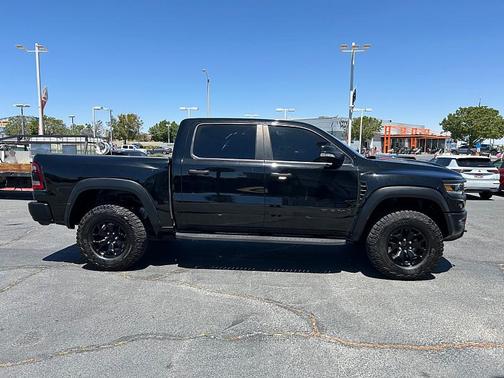 Diamond Black Crystal Pearlcoat 2022 RAM 1500 TRX