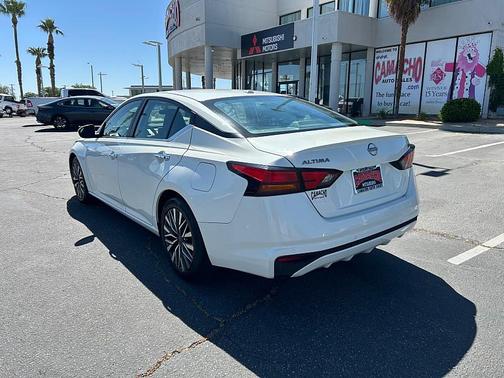 Pearl White Tricoat 2023 Nissan Altima 2.5 SV