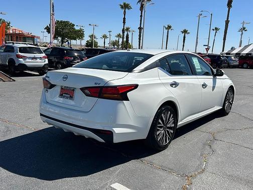 Pearl White Tricoat 2023 Nissan Altima 2.5 SV