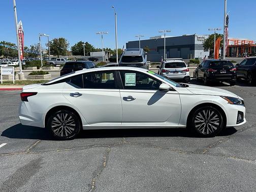 Pearl White Tricoat 2023 Nissan Altima 2.5 SV