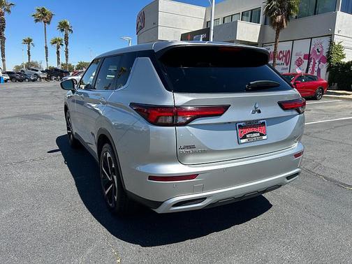 Alloy Silver Metallic 2024 Mitsubishi Outlander SE