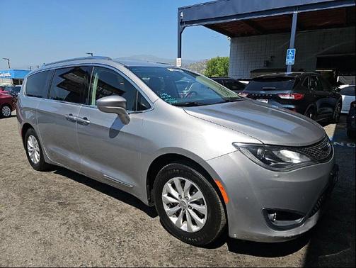 2018 Chrysler Pacifica Touring-L