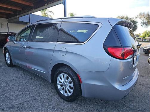 2018 Chrysler Pacifica Touring-L