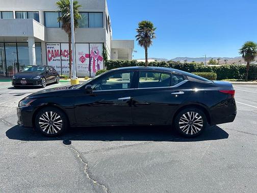 Super Black 2025 Nissan Altima SV FWD