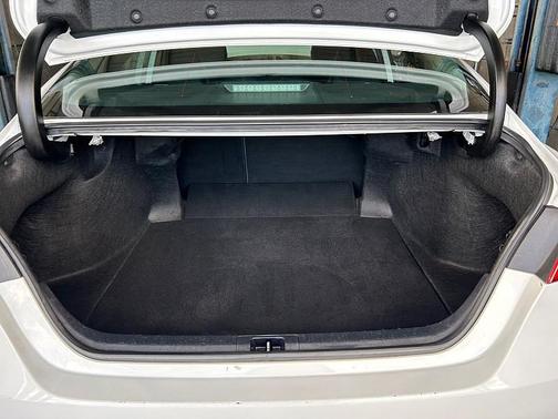 Ice Cap 2023 Toyota Camry SE