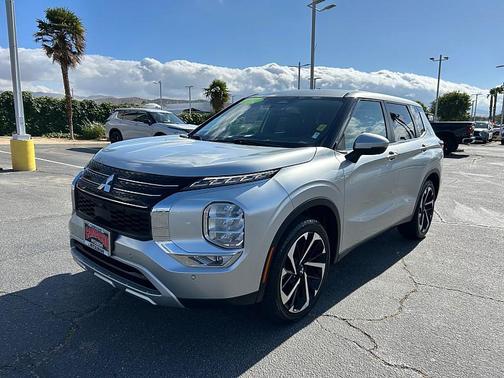 BLACK 2024 Mitsubishi Outlander SE