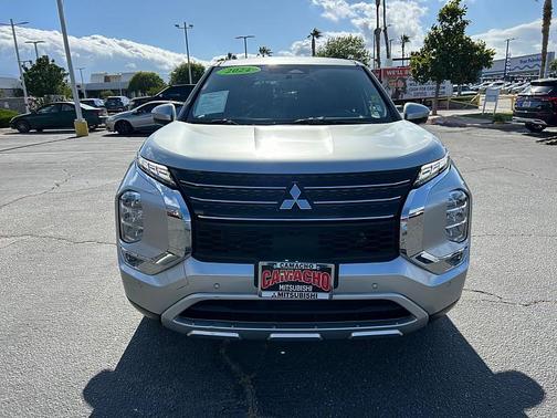 BLACK 2024 Mitsubishi Outlander SE