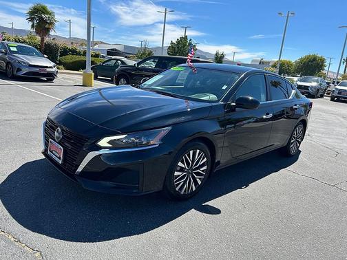 Super Black 2023 Nissan Altima 2.5 SV