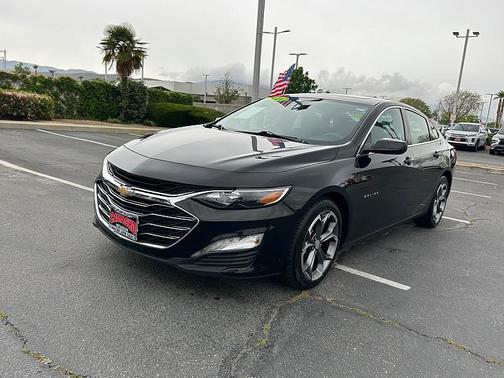 Mosaic Black Metallic 2024 Chevrolet Malibu FWD 1LT