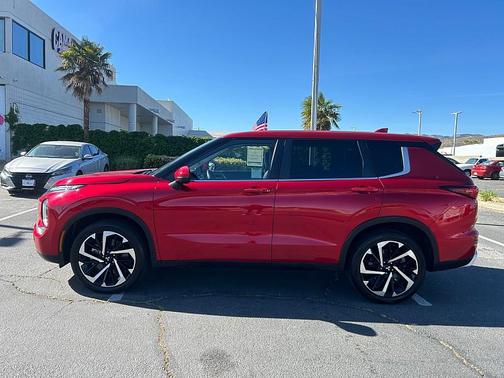 Red Diamond 2023 Mitsubishi Outlander SE 2.5 2WD