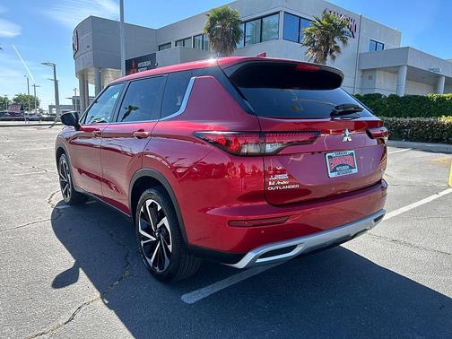 Red Diamond 2023 Mitsubishi Outlander SE 2.5 2WD