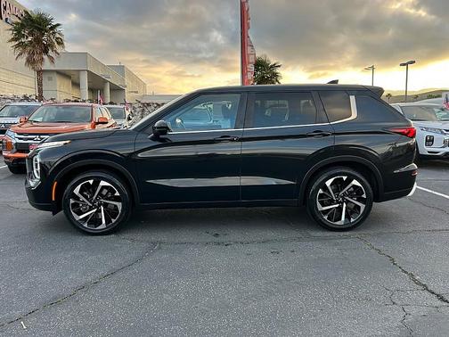 2022 Mitsubishi Outlander SE