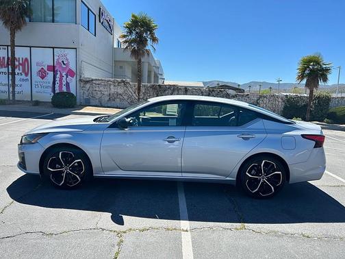 Brilliant Silver Metallic 2023 Nissan Altima SR FWD