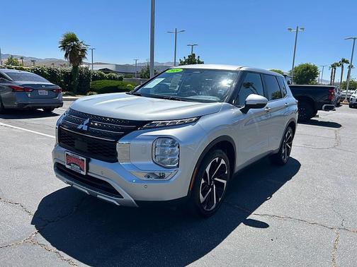 BLACK 2024 Mitsubishi Outlander SE 2.5 S-AWC