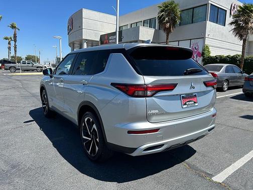 BLACK 2024 Mitsubishi Outlander SE 2.5 S-AWC