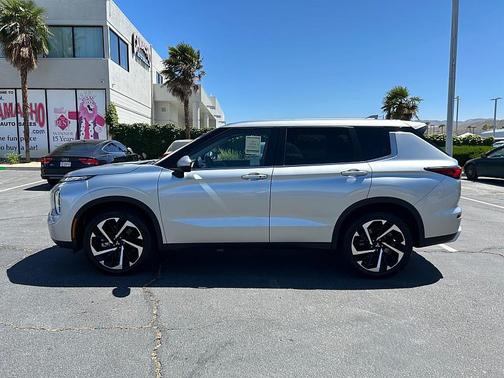 BLACK 2024 Mitsubishi Outlander SE 2.5 S-AWC