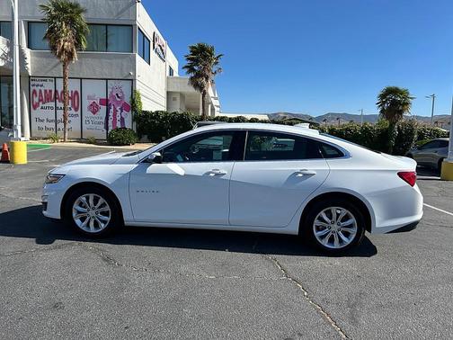 Summit White 2025 Chevrolet Malibu FWD 1LT