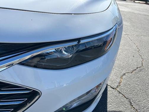 Summit White 2025 Chevrolet Malibu FWD 1LT