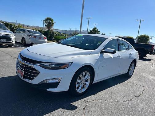 Summit White 2025 Chevrolet Malibu FWD 1LT