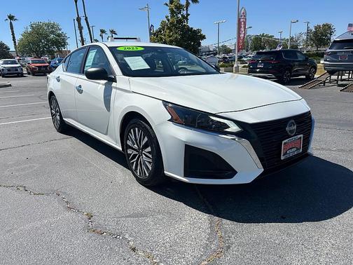 Glacier White 2025 Nissan Altima SV FWD